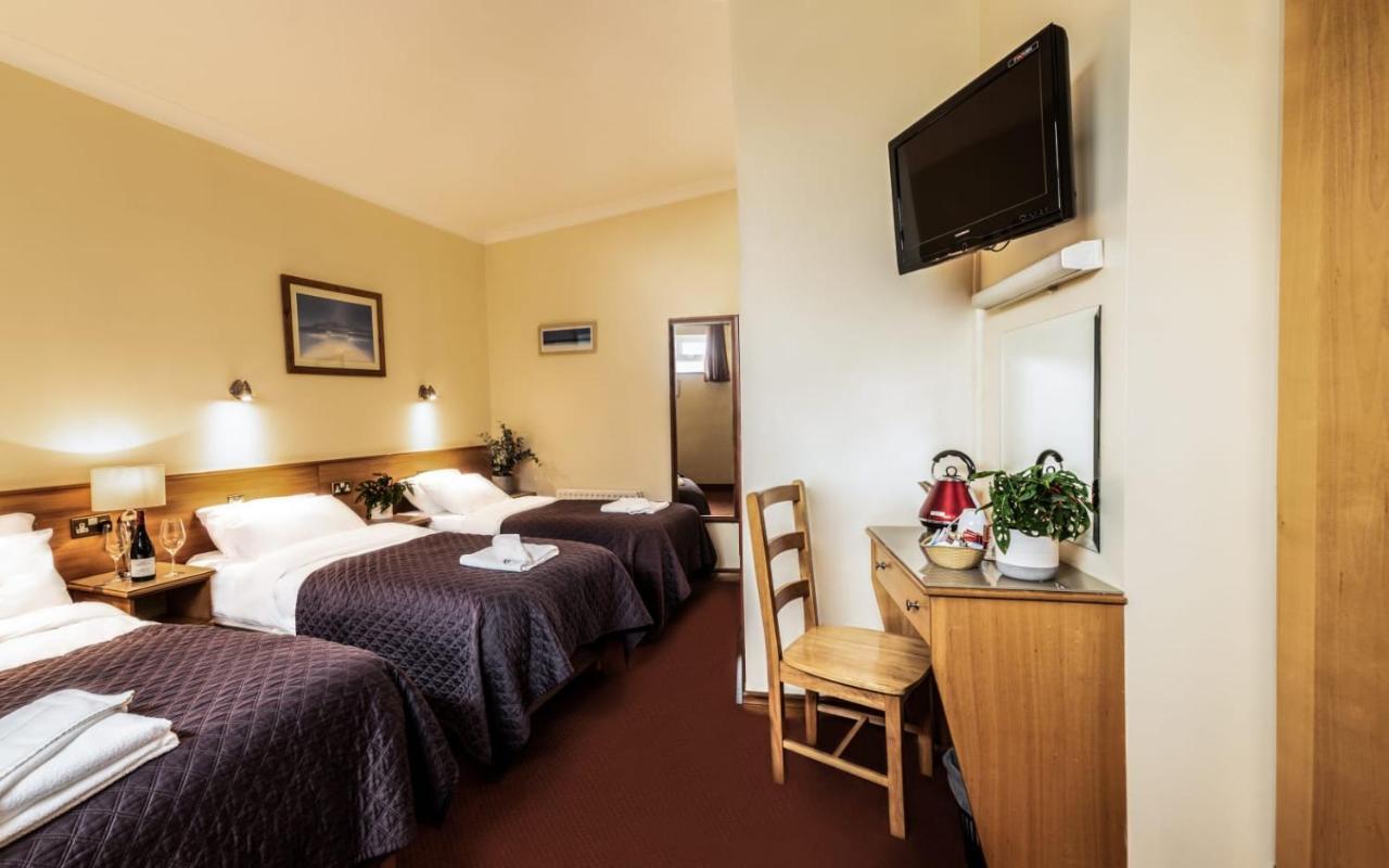 Holiday Hotel Голуэй Экстерьер фото