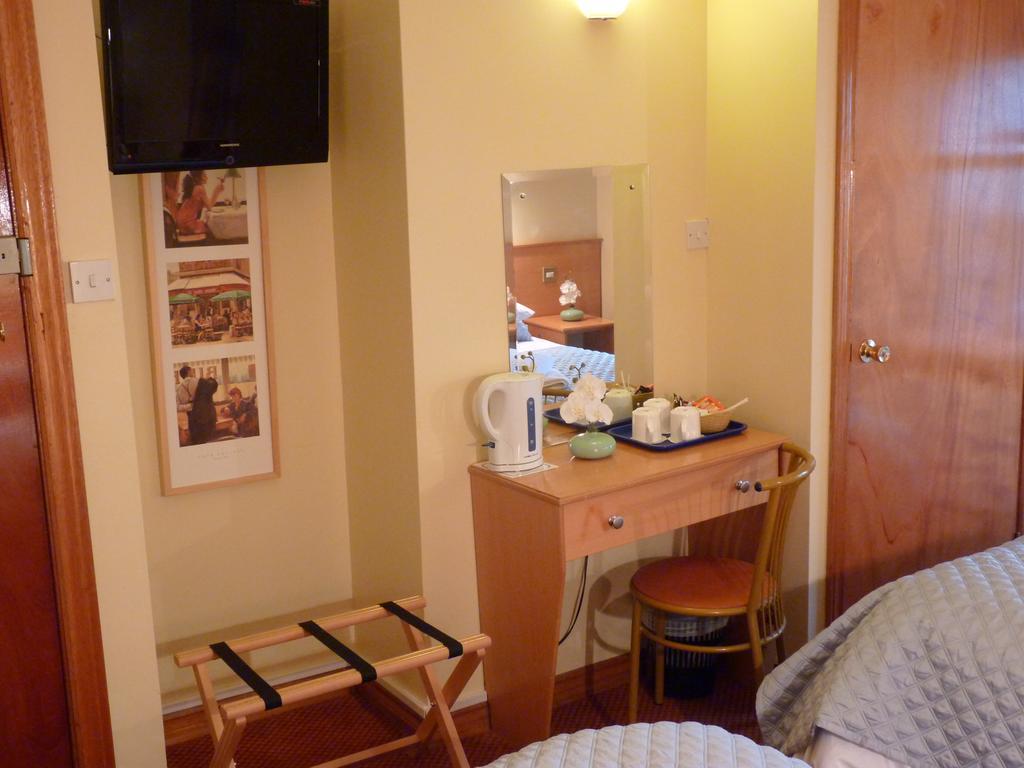 Holiday Hotel Голуэй Номер фото