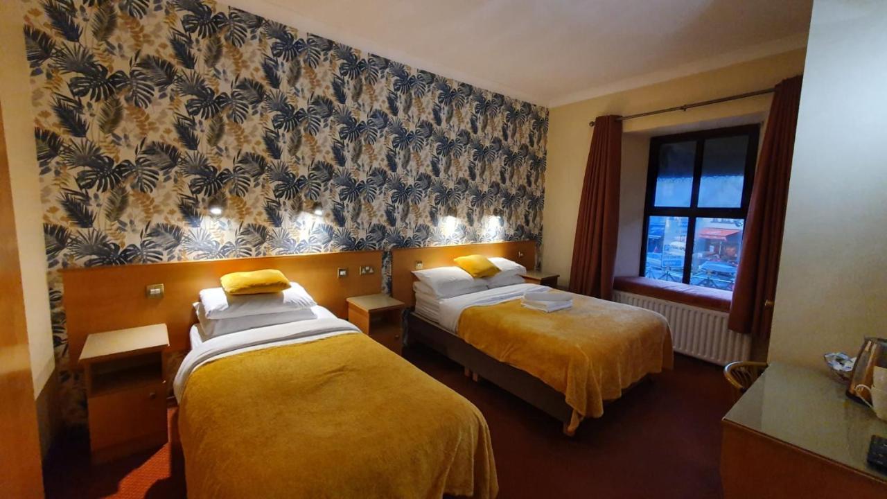 Holiday Hotel Голуэй Экстерьер фото